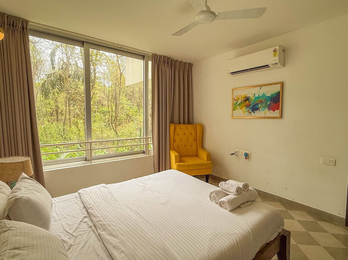 Room 5, Modern 2BR w Pool Near Candolim and Coco Beach, North Goa