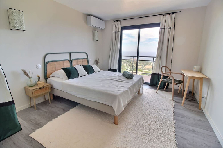 Room 4, Villa in the Maquis Sea View Pool, Corse-du-Sud