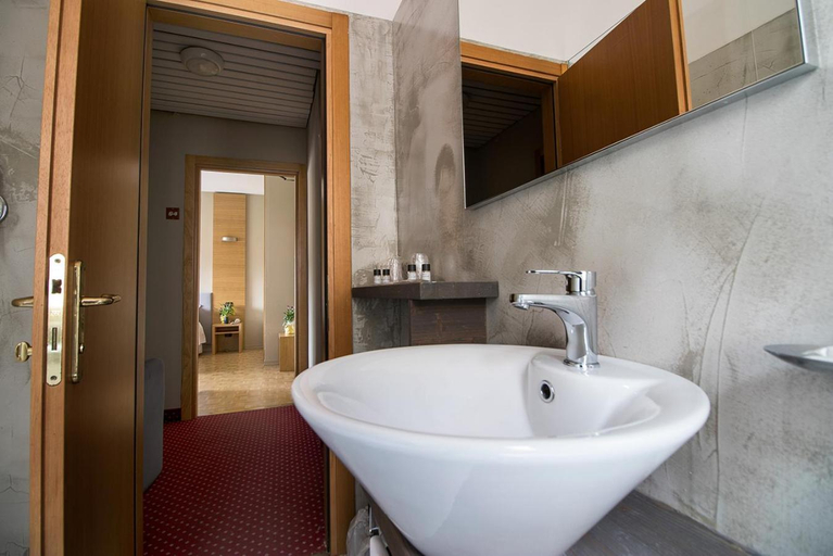 Bathroom 4, Hotel Clarici, Perugia