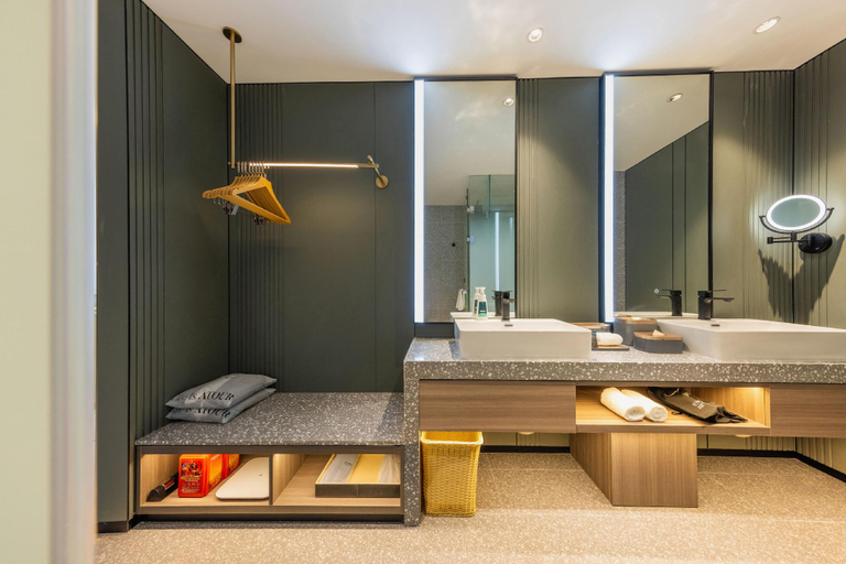Bathroom 4, Atour S Hotel Ningbo Zhousu Yejing, Ningbo