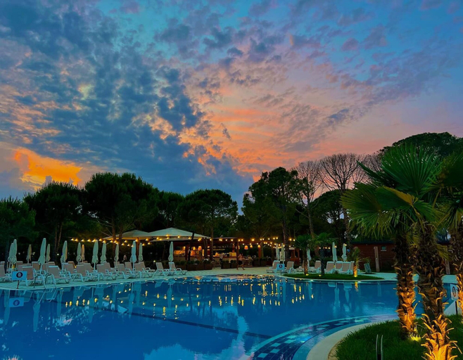 Room 2, Tranquil Apartment With Pool Access - Manjola, Durrësit