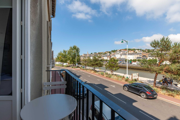 Others 2, Studio sleeps 4 with terrace, 500m Place Morny, Calvados