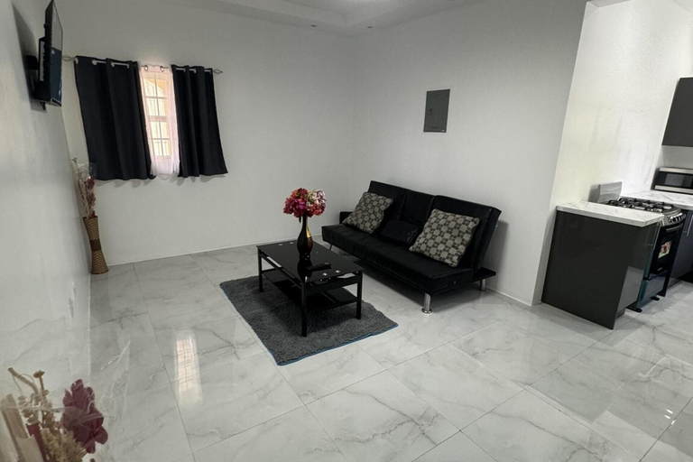 Living area 4, 1 Bed - Sleeps 4 - Parking - 5 Min to Beach