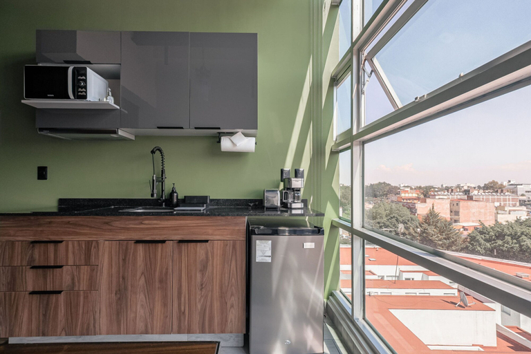 Room 2, The Jungle Loft Tropical Comfort in a Centric Location With Kitchen, Mexico City