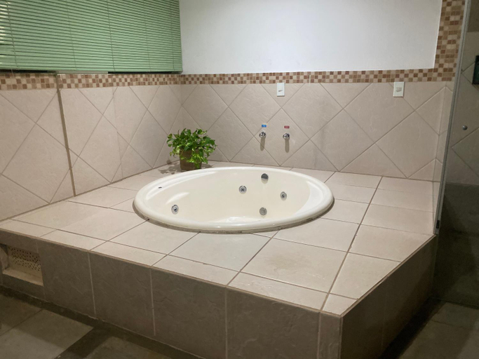 Bathroom 4, Araguaia Hotel, Barra do Garças