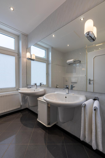 Bathroom 2, Hotel Wittekindsquelle, Minden-Lübbecke