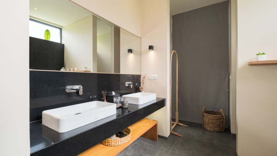 Bathroom 4, M Villa 318 Canggu, Badung