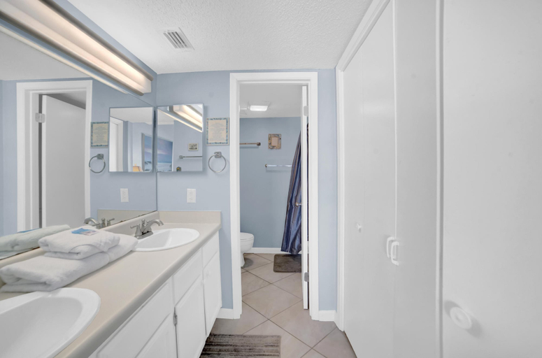 Bathroom 4, Sugar Beach 341, Baldwin