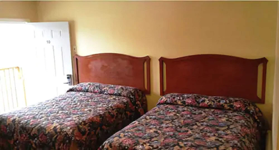 Bedroom 5, Parkway Motel, Middlesex