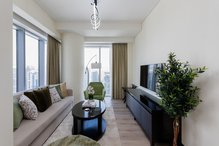 Room 4, Chic 1BR in Dubai Marina w Direct Mall Access, Dubai
