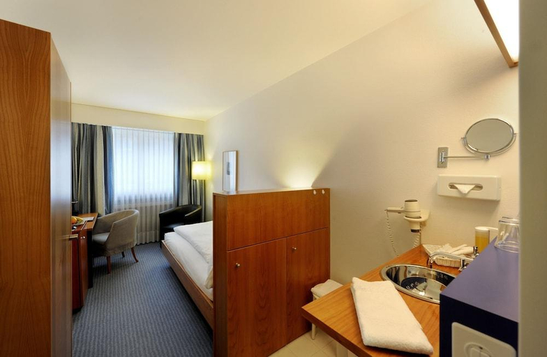 Others 5, Hotel Merian, Basel