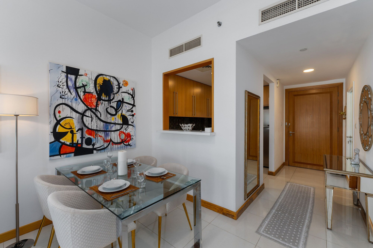 Room 5, 1BR Apt in Prime Location w Marina View Balcony, Dubai