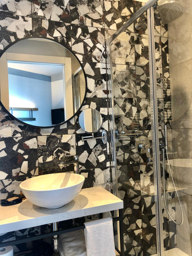 Bathroom 5, Hotel Garden, Verona
