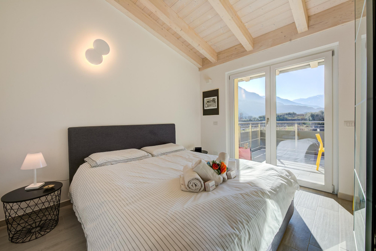 Room 3, Mirabelle in Dro With 3 Bedrooms and 2 Bathrooms, Trento