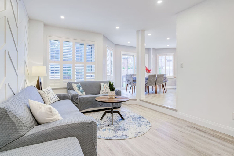 Room 4, Family Lounge 4BR Crib Patio BBQ, Peel