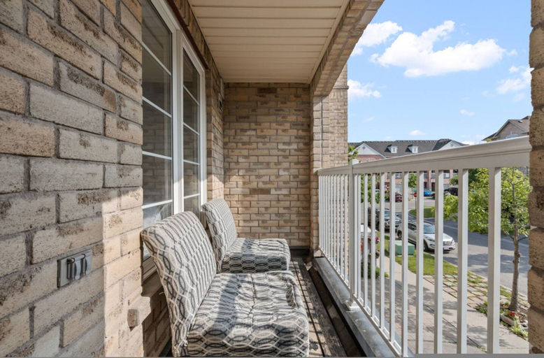 Room 3, Contemporary 3BR Townhouse in Ajax Cozy Central, Durham