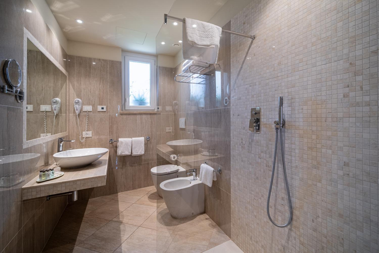 Bathroom 5, Hotel Villa Garuti, Brescia