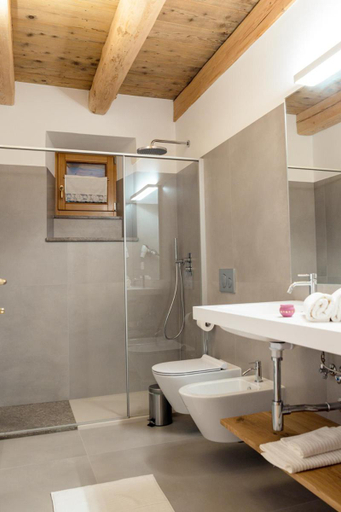 Shower 5, Home Dren, Trieste
