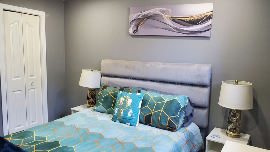 Room 2, 12 Spacious Home w A C Crib Garage By Airport, Division No. 6