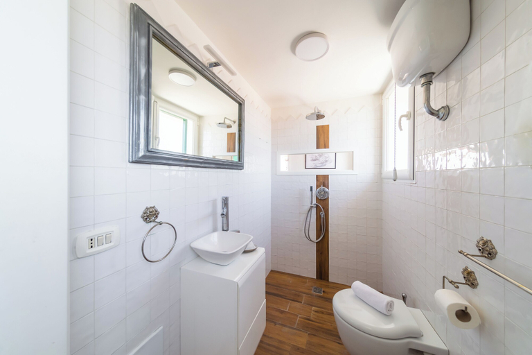 Bathroom 3, Viewsuvio Two Apartments & Terraces, Napoli