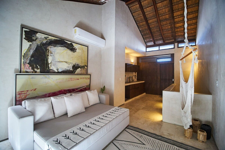 Room 2, Tulum Luxury With Roof Pool and Beach Club Access, Cozumel