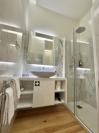 Room 5, Collection 1F in Oporto, Porto