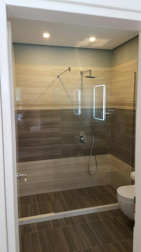 Bathroom, Hotel Magllara, Sarandës