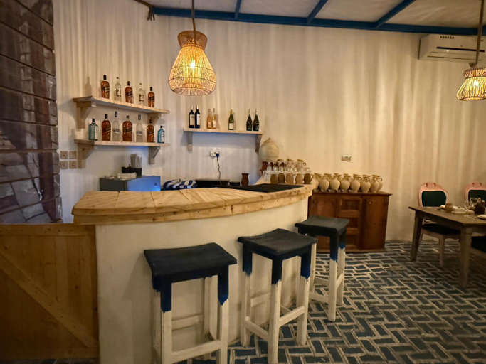 Food & Drinks