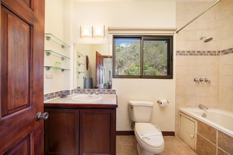 Room 3, Oceanview Condo With Pool Near Playa Prieta 2BR - Vida de la Paz 4, Santa Cruz