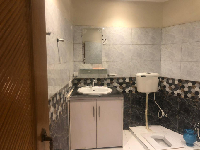 Bathroom 4, Al Buraq Hotel, Islamabad