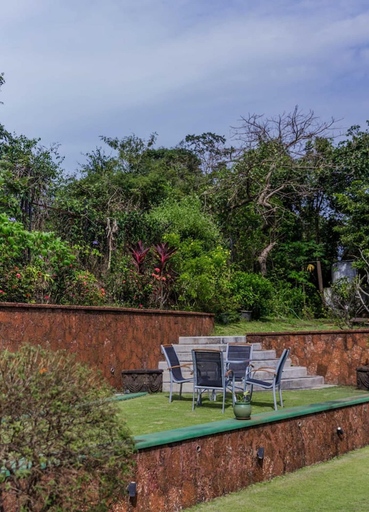 Room 4, Hilltop Villa With Pool River View Whitehouse, North Goa