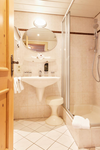 Bathroom 4, Hotel Sonne-Post, Breisgau-Hochschwarzwald