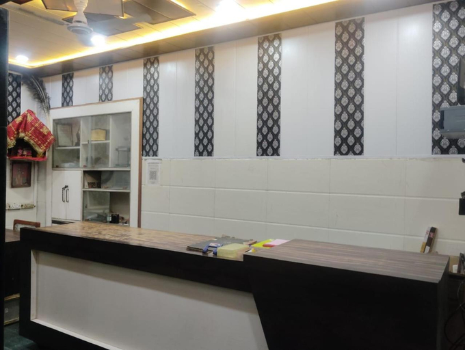 Public Area 2, Hotel Goverdhan, walking to Raja Ki Mandi Railway and 3 kilometer from ISBT, Agra