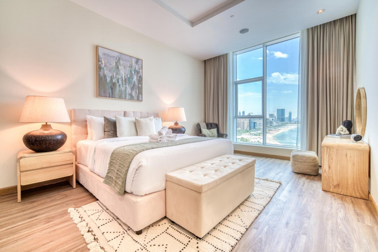 Room 4, Lush Sea View Living w Private Beach at the Palm, Dubai