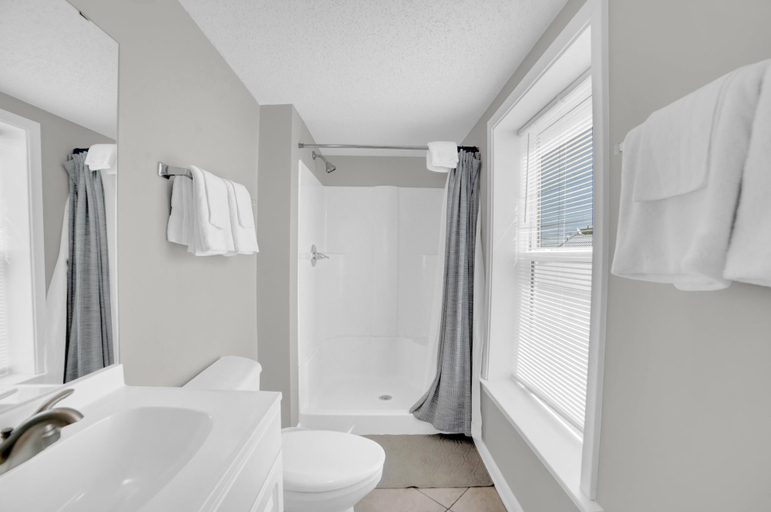 Bathroom 4, Sugar Beach 340, Baldwin