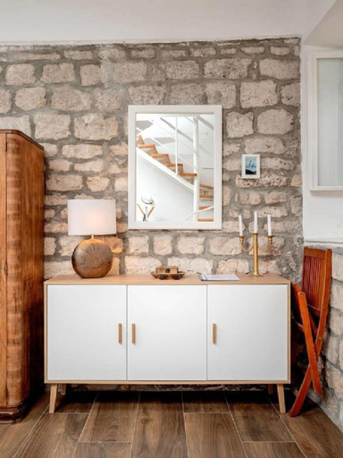 Others 3, House Heritage, Stari Grad