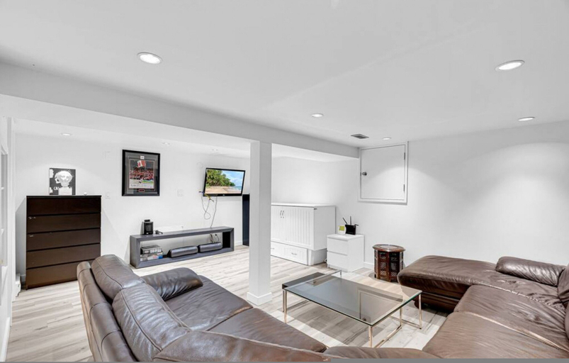 Room 4, Bright Basement Suite, Greater Vancouver