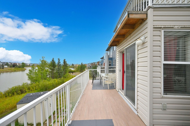 Room 3, 48A Luxury Lake Home w Massage Meditation Gym A C, Division No. 6