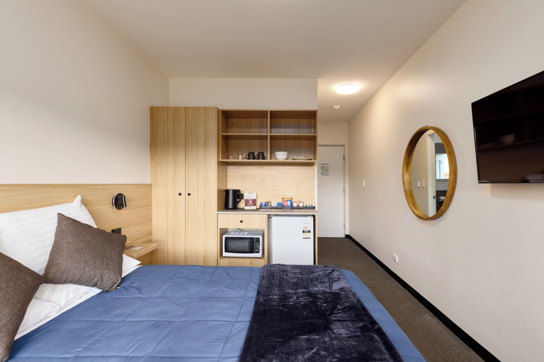 Others 5, Inala Hotel, Inala