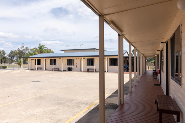 Others 5, Moura Motel, Banana