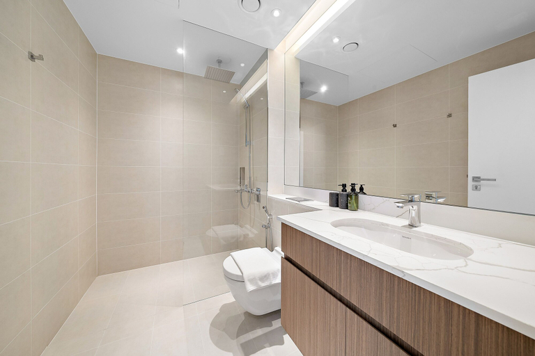 Room 3, La Sirene Bld 3 - 501 2BD, Dubai