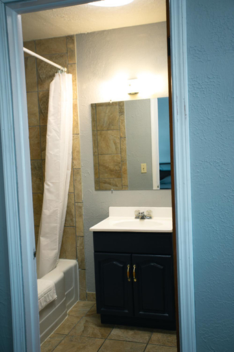 Bathroom 5, Starlite Motel, Baca