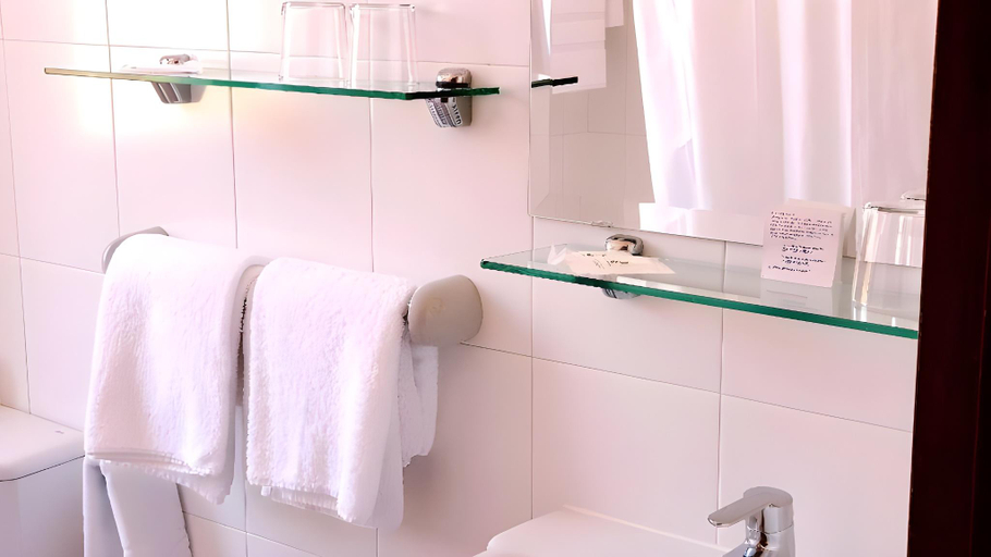 Bathroom 4, Hotel Zarauz, Guipúzcoa