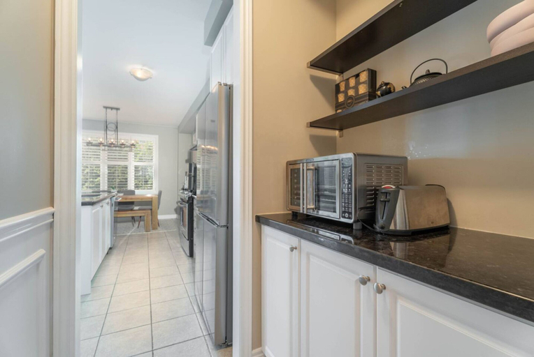 Room 4, Stylish 4BR Oasis Peaceful Mississauga Location, Peel