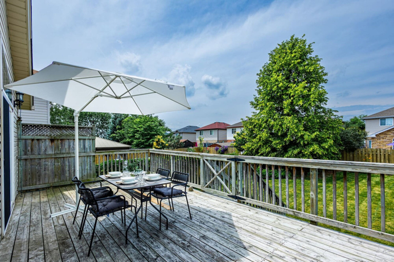 Room 2, High-ceiling Home Relaxing Patio in Waterloo, Waterloo