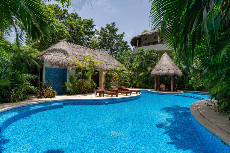 Room 3, Stunning Penthouse With Private Rooftop Hot Tub, Cozumel