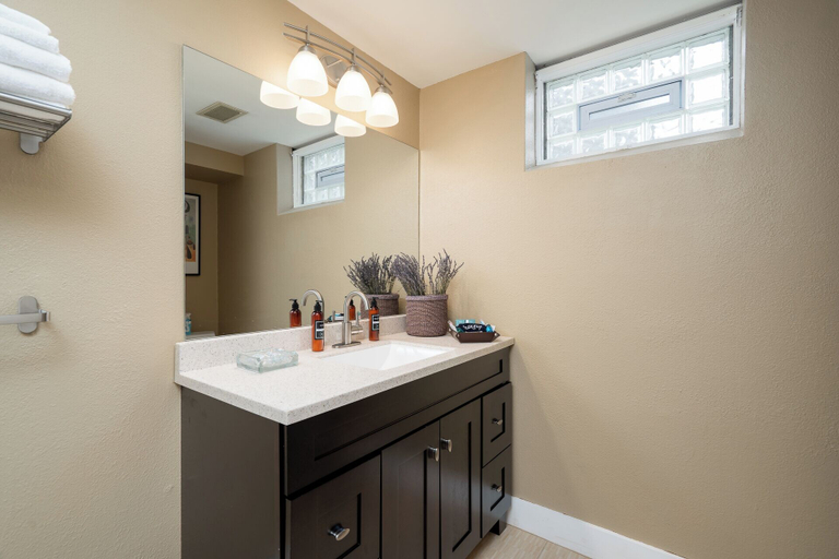Bathroom 4, D. The Retreat at Linden Hills, Hennepin