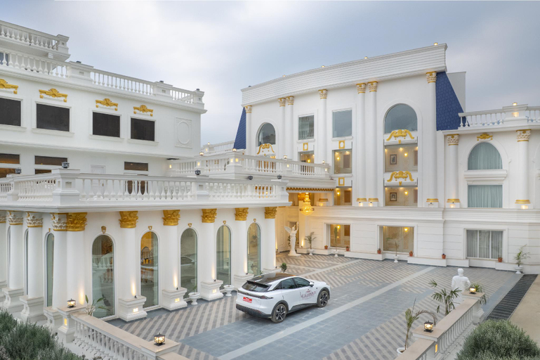Exterior & Views