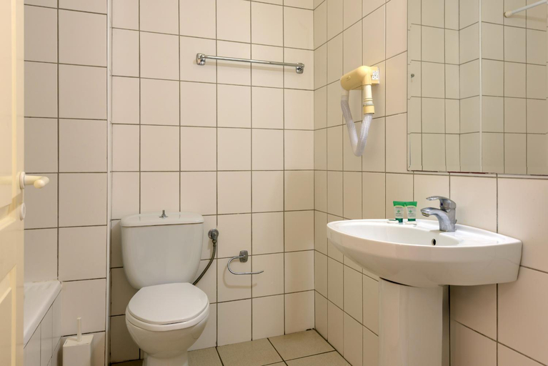 Bathroom 5, Eri Beach & Village, Crete