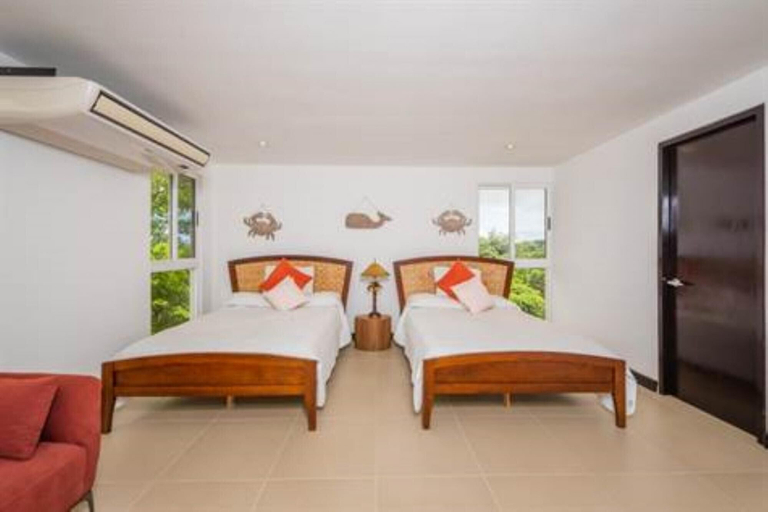 Room 5, Breathtaking Oceanview Retreat With Infinity Pool in Playa Potrero Villa Blanca, Santa Cruz